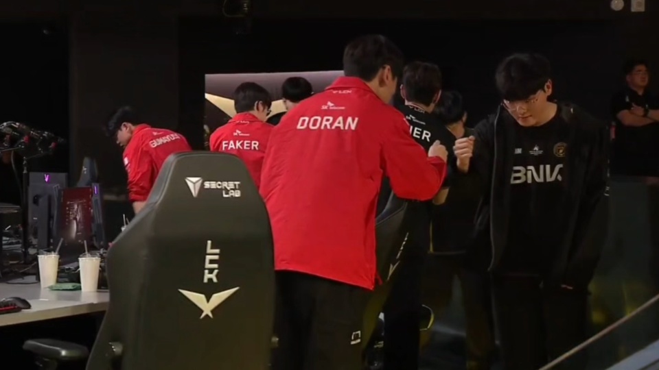 包含Uzi重返赛场,出色发挥首场状态出色,热火观众沸腾!观众掌声雷动的词条 包含Uzi重返赛场,出色发挥首场状态出色,热火观众沸腾!观众掌声雷动的词条