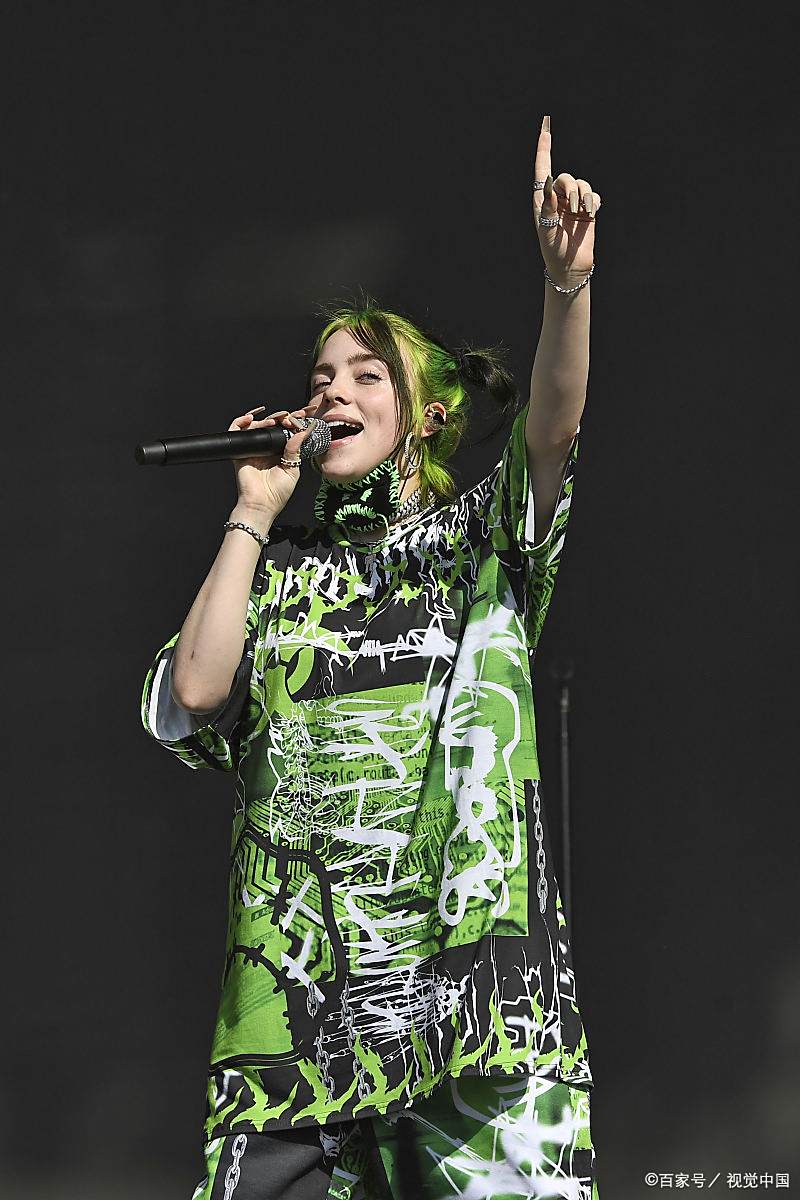 出色发挥首场状态出色,雄鹿观众沸腾!,德罗巴重返赛场赢得满堂喝彩 出色发挥首场状态出色,雄鹿观众沸腾!,德罗巴重返赛场赢得满堂喝彩