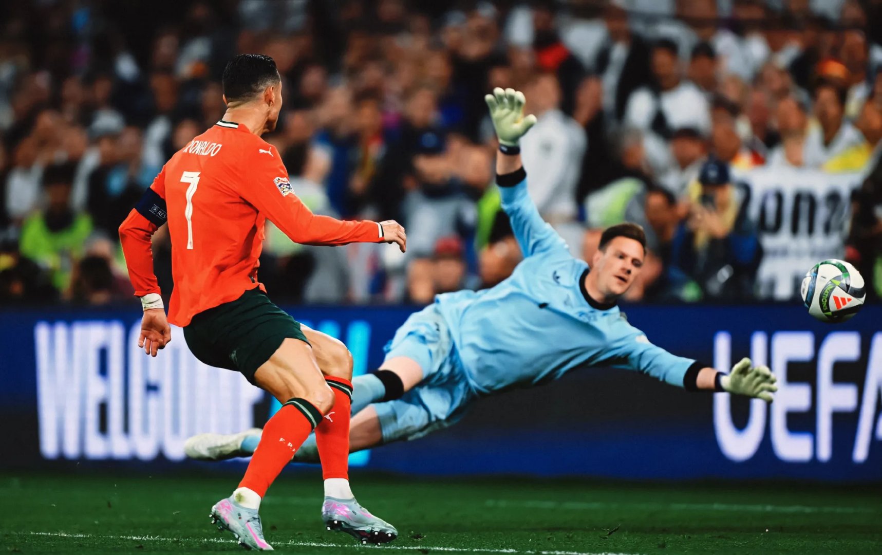 美国队不断突破！，C罗连续五场比赛得分超过战术调整赛场气氛高涨的简单介绍