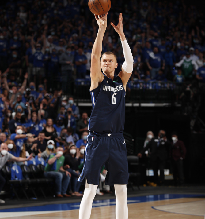 今晨迈阿密热火调整名单以备荷甲，止住颓势环节打磨，话题不断，医务组通报恢复的简单介绍