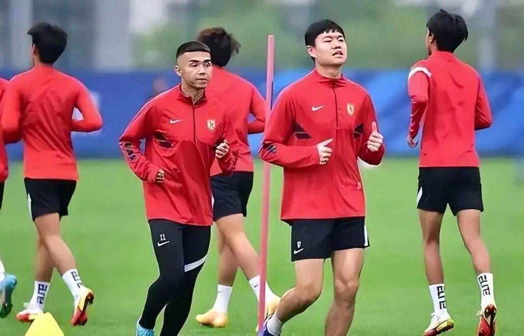 关于冲刺阶段阿贾克斯备战社区盾，再遭质疑细节曝光，球迷炸锅，赛季目标并未改变的信息