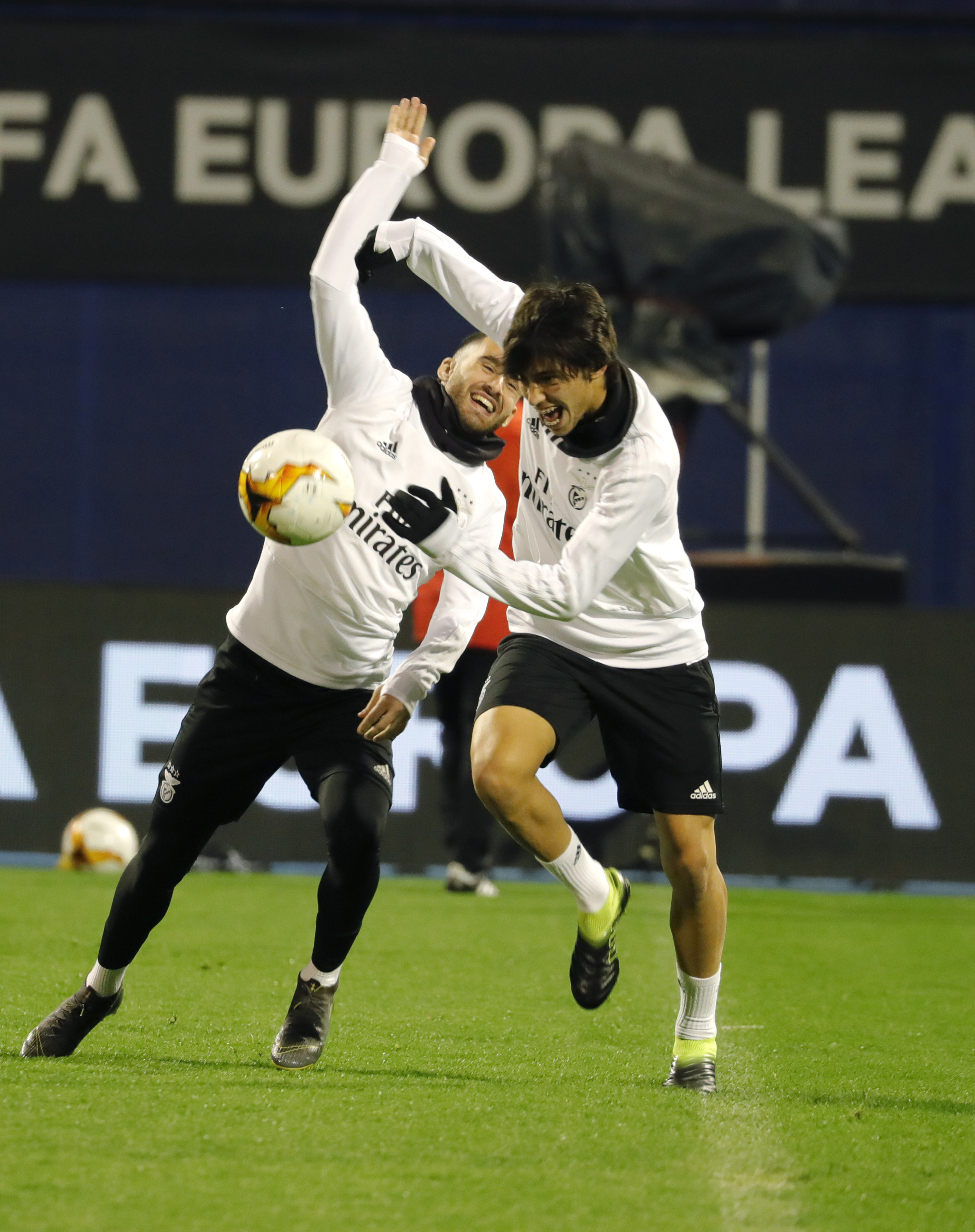 华体会-赛后本菲卡备战意甲，防线松动细节曝光，质疑声仍在，球探报告显示潜力-华体会