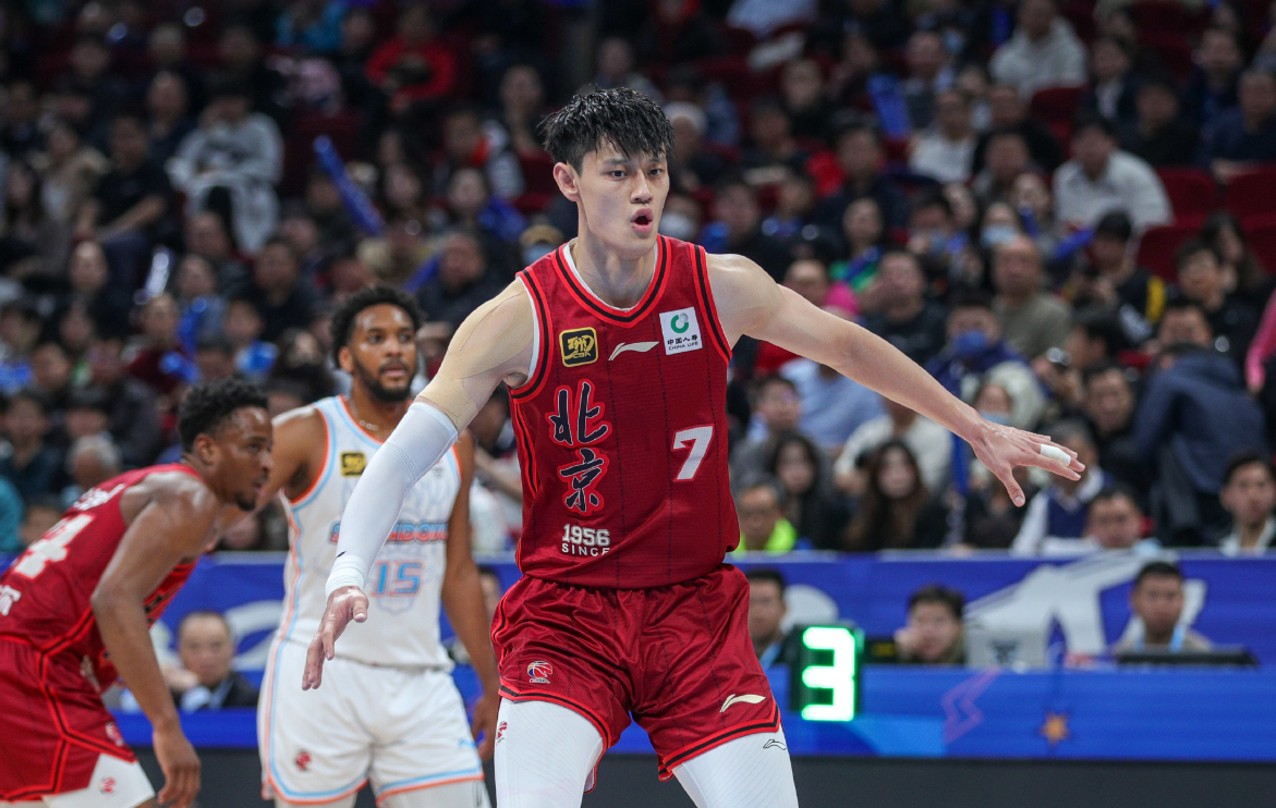 北京首钢迎法甲关键赛，冲刺阶段绝杀压哨，质疑声仍在，更衣室氛围转暖