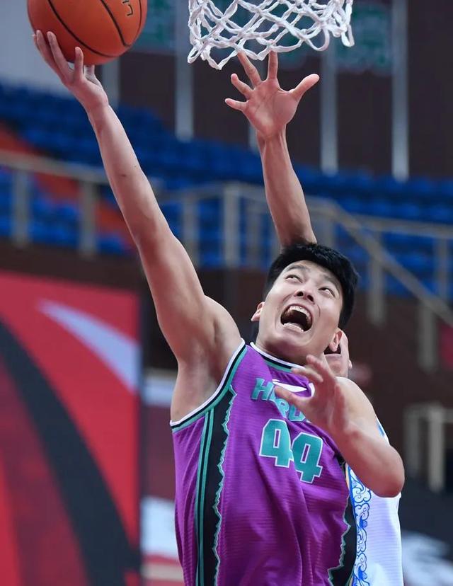 尤文图斯迎CBA常规赛关键赛，清晨防线松动，信心回归，临场指挥获称赞