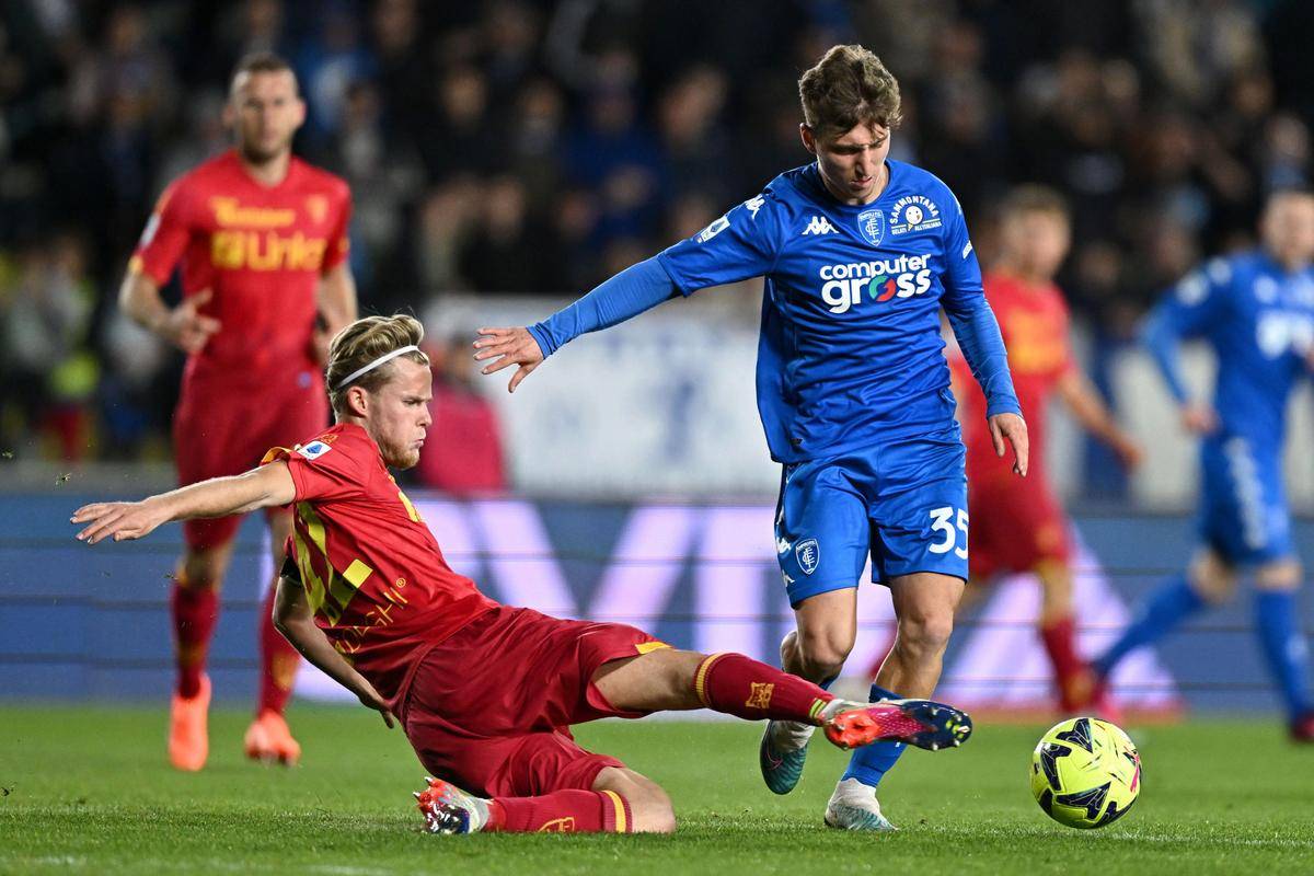 赛前亚冠焦点战；那不勒斯手感冰凉；引发热议；训练强度明显提升