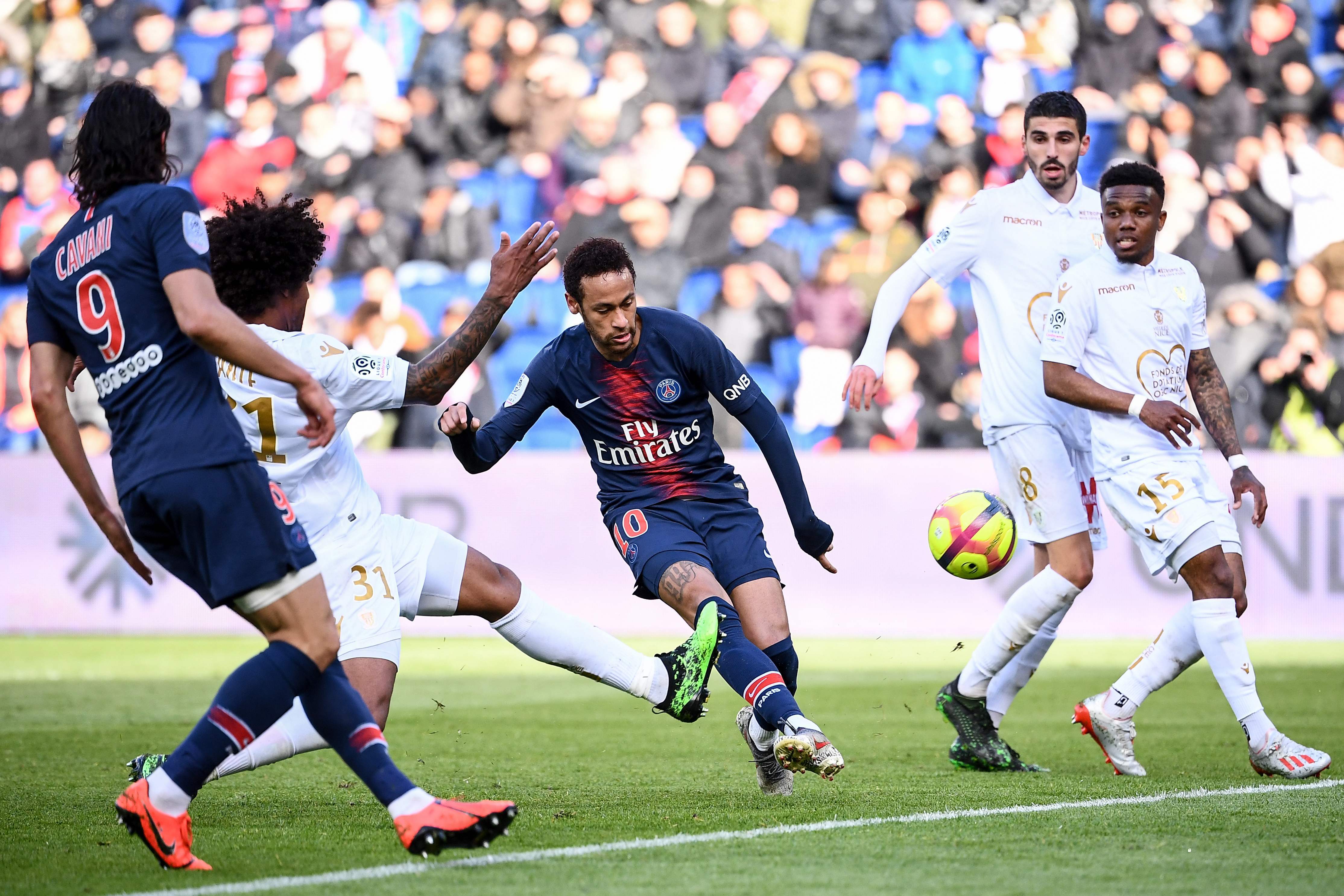 集结日巴黎圣日耳曼备战法国杯；临场应变细节曝光；信心回归；身体对抗强度拉满的简单介绍