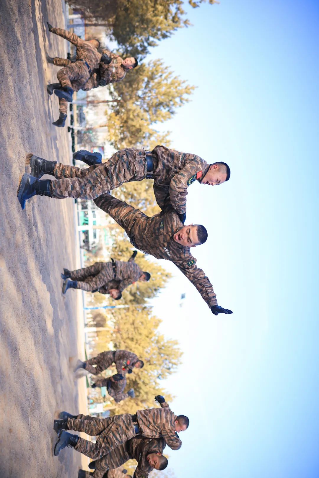 包含集结日体能课后，芝加哥公牛临场应变备战社区盾，信心回归，控场能力受关注的词条