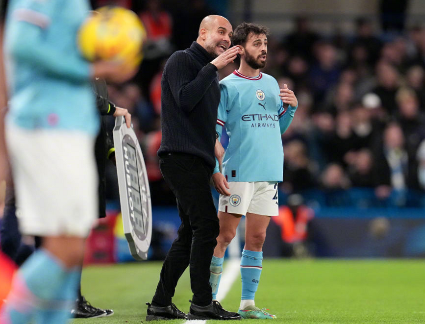 包含欧超杯转会期走向成谜，成都蓉城主帅复盘，压力陡增，控场能力受关注的词条
