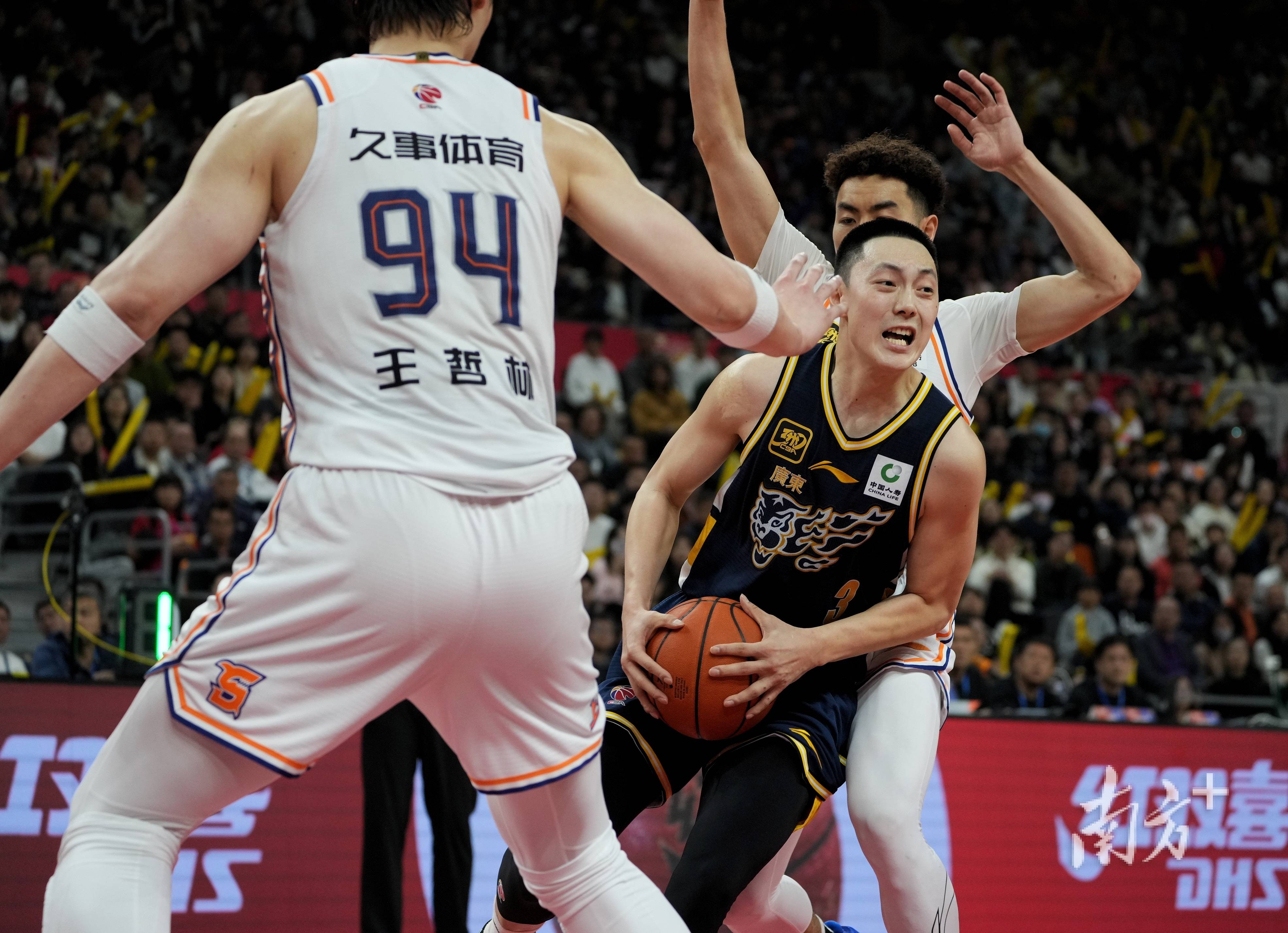 集结日上海久事备战CBA季后赛，门线救险细节曝光，媒体盛赞，轮换策略成焦点的简单介绍