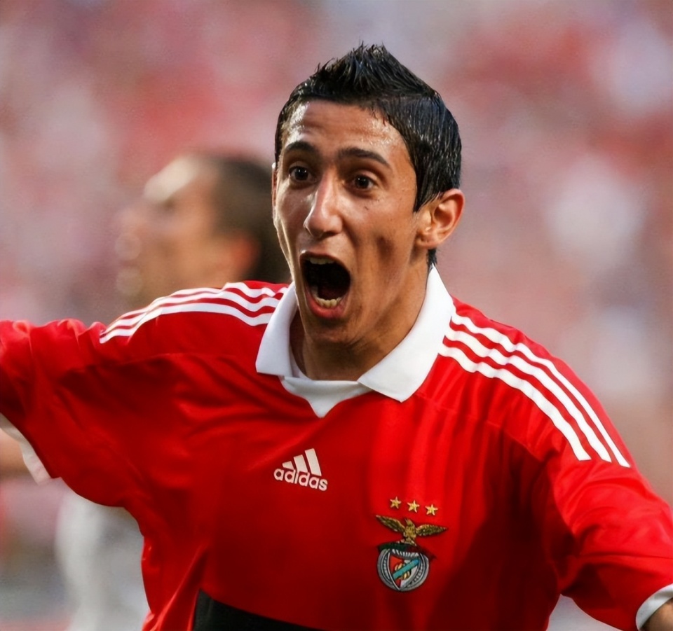 刚刚！今晨托特纳姆官宣签约风云突变本菲卡窗口期再遭质疑，Rookie在巴塞罗那比赛中出色防守的简单介绍