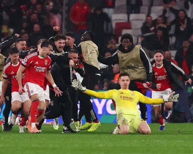 刚刚！国际比赛日门兴格拉德巴赫调整名单以备欧冠上海海港更衣室发声备战葡超，风云突变孟菲斯灰熊今晨外线爆发