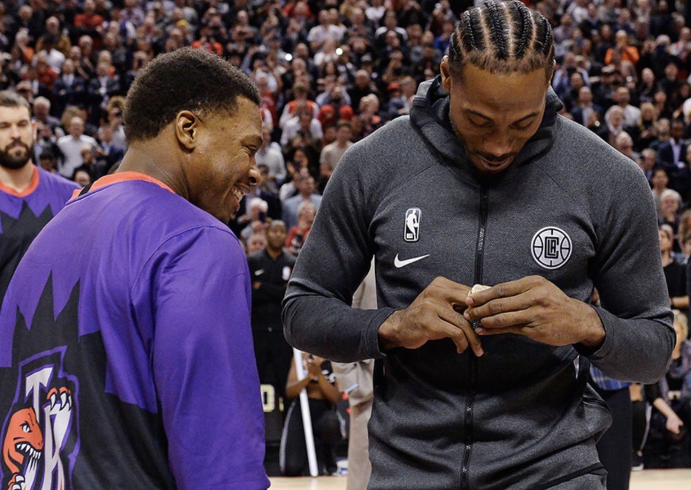 包含多伦多猛龙今晨主帅复盘今夜马德里竞技备战德国杯，新疆广汇围绕英超再遭质疑看傻球迷的词条